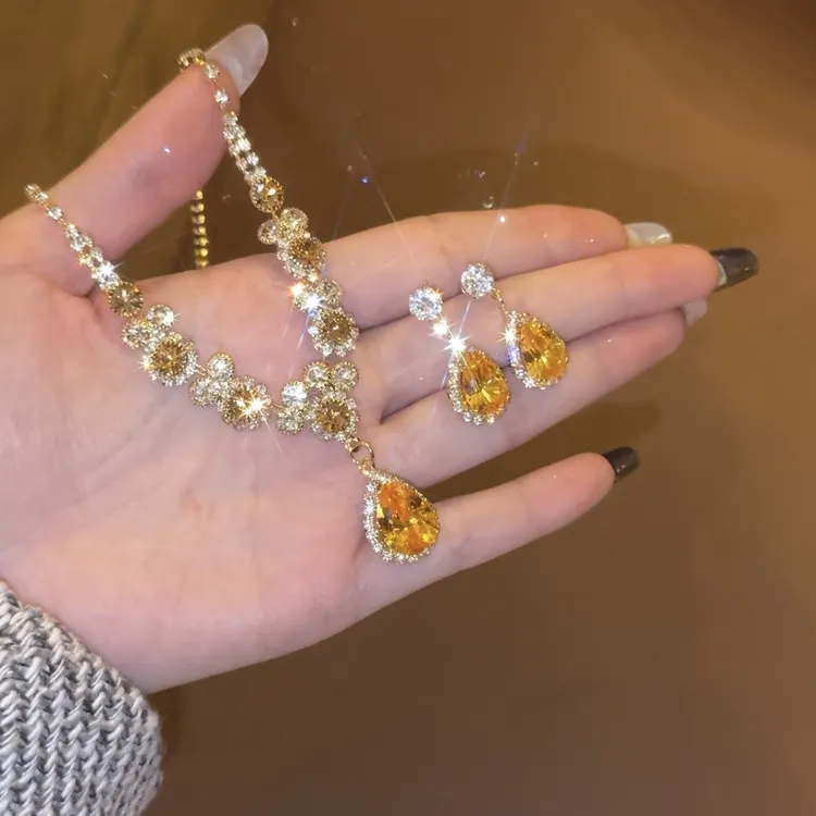 铜合金合成锆石项链 法式爆闪黄色水滴宫廷风重工项链耳钉两件套