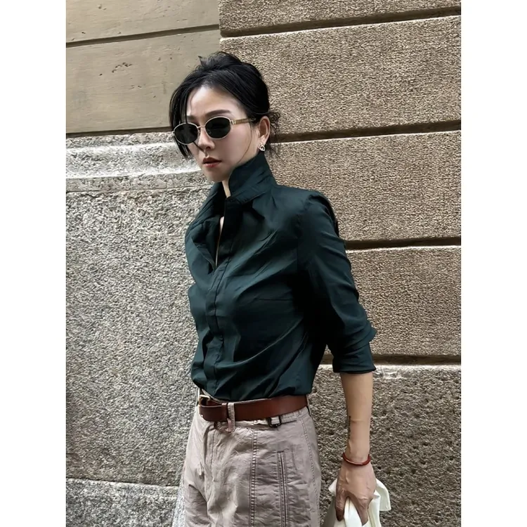 2025早秋通勤穿搭巨好看小资上衣高级感轻奢减龄洋气绿色长袖衬衫