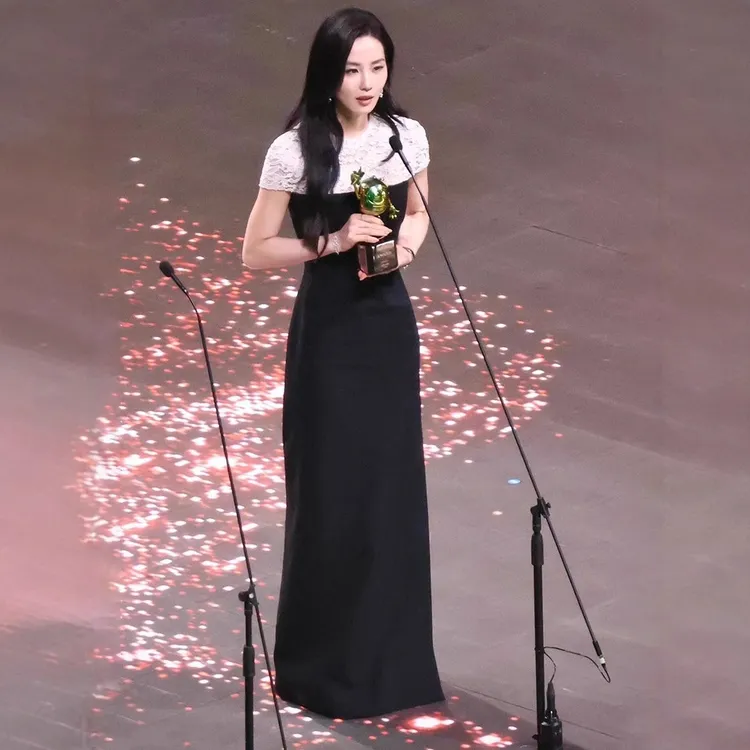 刘诗诗同款晚礼服女2025新款高级感黑色宴会主持人演出服平时可穿