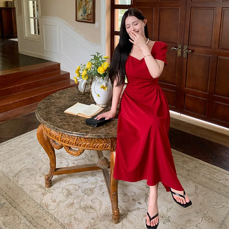 好看大码红色显瘦连衣裙网红高级感夏季复古新款韩版修身气质方领