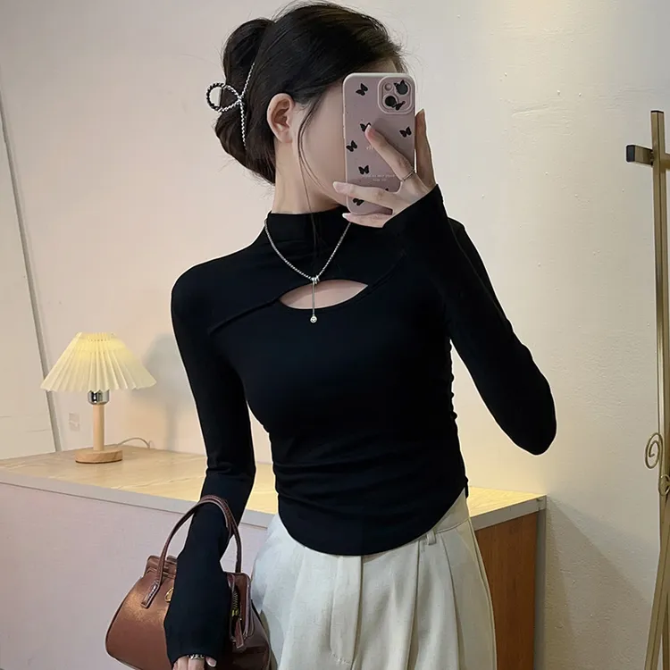 镂空正肩长袖T恤女春秋冬季紧身打底衫褶皱显瘦U型下摆半高领上衣