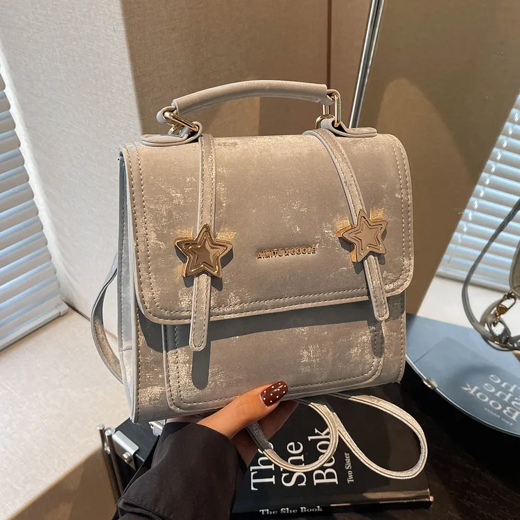 艾米兔女包今年新款纯色学院风小众韩版休闲通勤简约手提双肩包