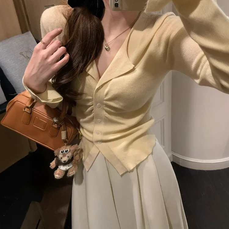 韩系黄色修身v领针织开衫女春秋独特漂亮内搭打底衫收腰短款上衣