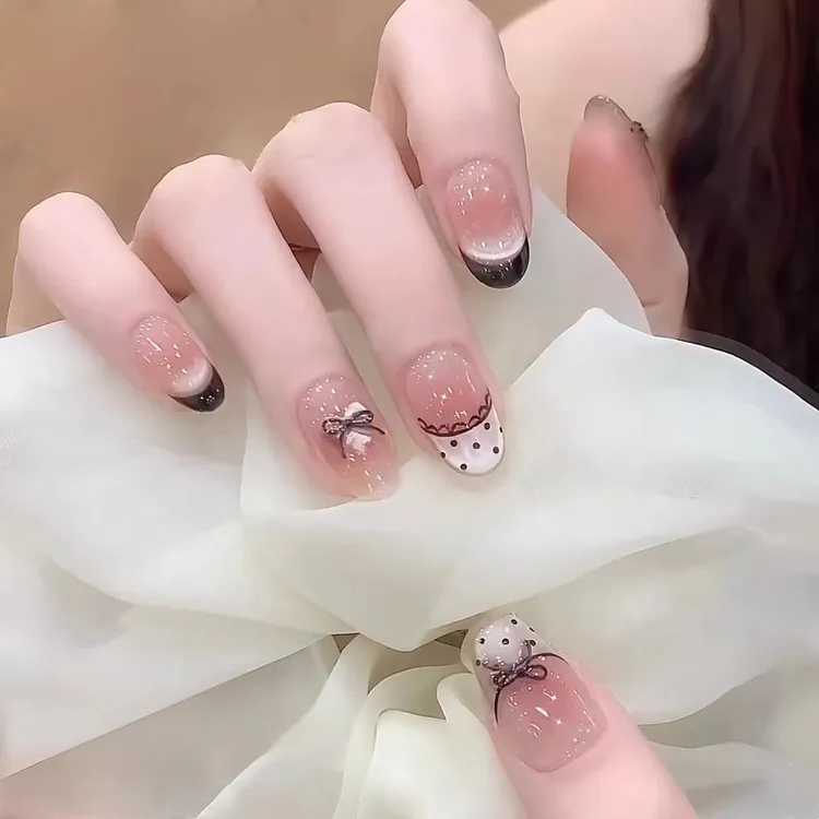 【芭蕾甜心】纯手工穿戴甲黑色波点法式猫眼轻奢蕾丝高级感美甲