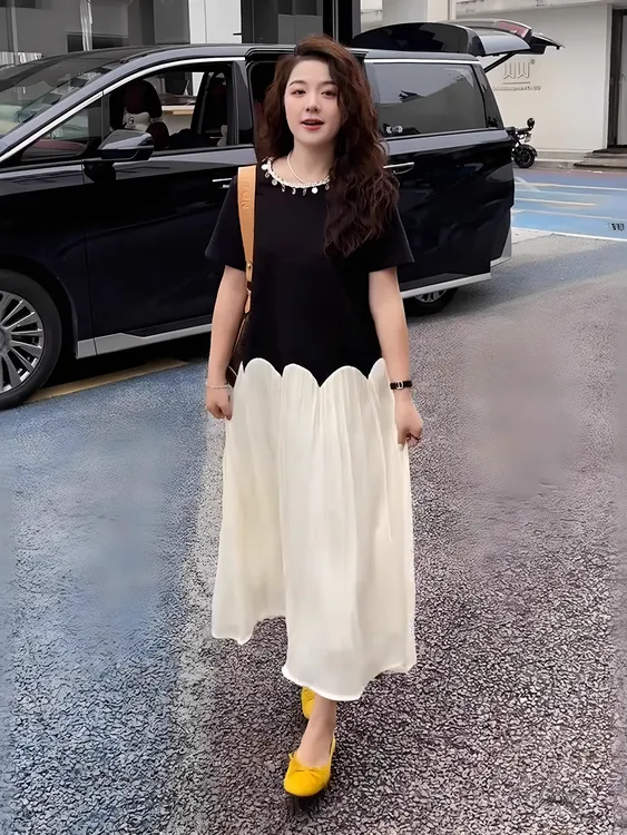 赫本风法式气质小黑裙2025新款设计感宽松型遮胯显瘦假两件连衣裙