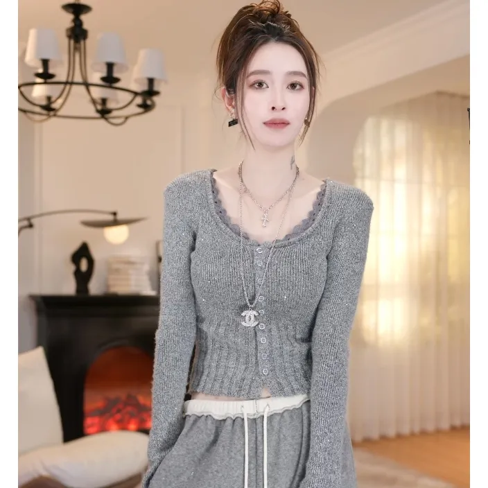 2025秋冬季新款针织衫女时尚百搭气质蕾丝拼接圆领长袖上衣W1-40