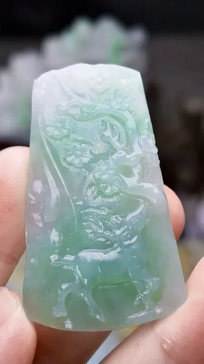 天然缅甸翡翠冰绿梅花鹿一鹿有你毛货买断需抛光尺寸52-30-5.5