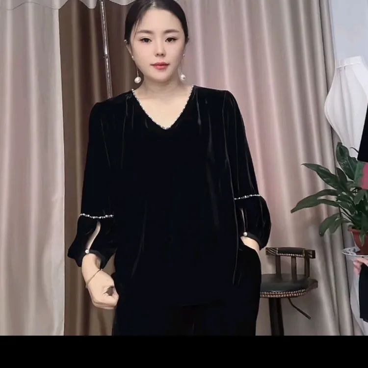 丝绒钉珠V领衫8200