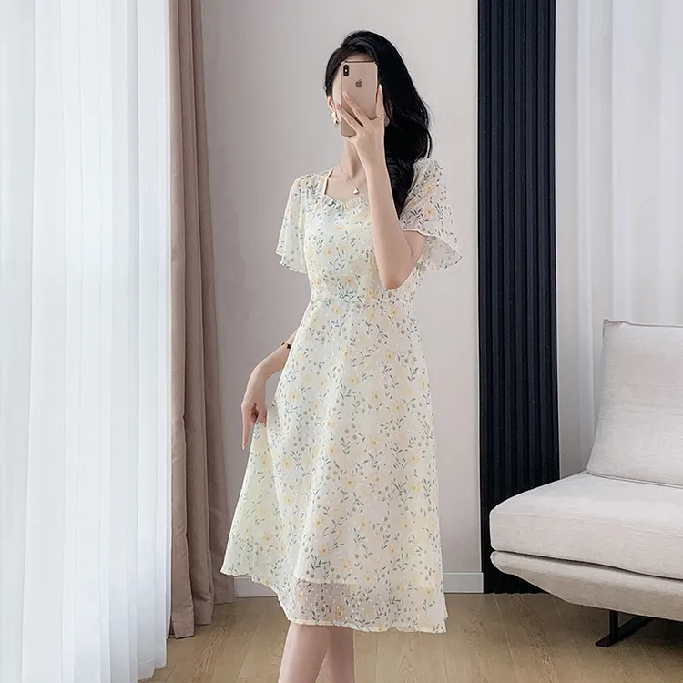 2025年奢姿胖mm方领减龄印花连衣裙大码女装遮肚显瘦裙子