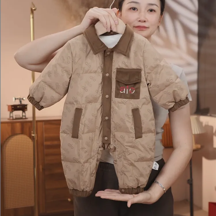 婴儿羽绒服连体衣冬季轻薄小月龄宝宝外出服冬天白鸭绒保暖衣服