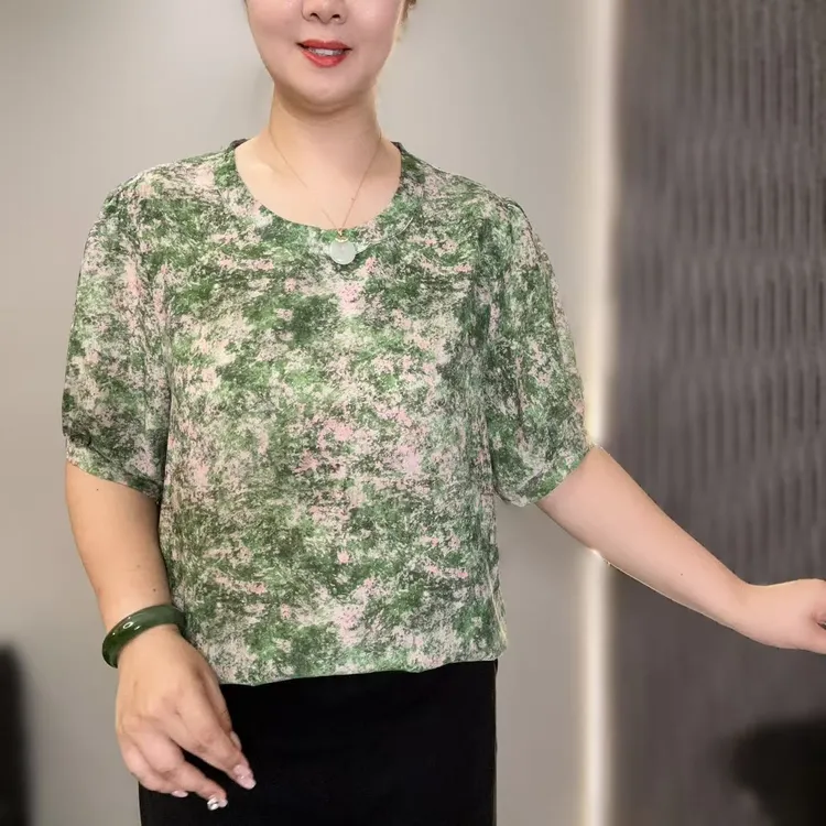 2025夏季轻薄凉快短袖时尚洋气圆领缎面宽松上衣短袖小衫夏季百搭