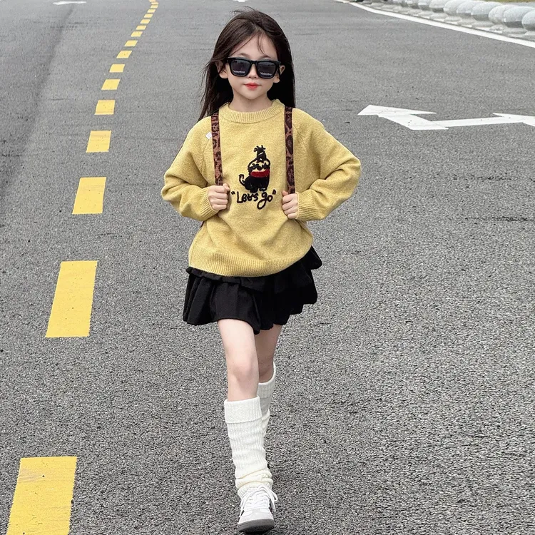 韩系女童穿搭秋冬毛衣洋气时髦小女孩百搭卡通针织衫可外穿儿童装