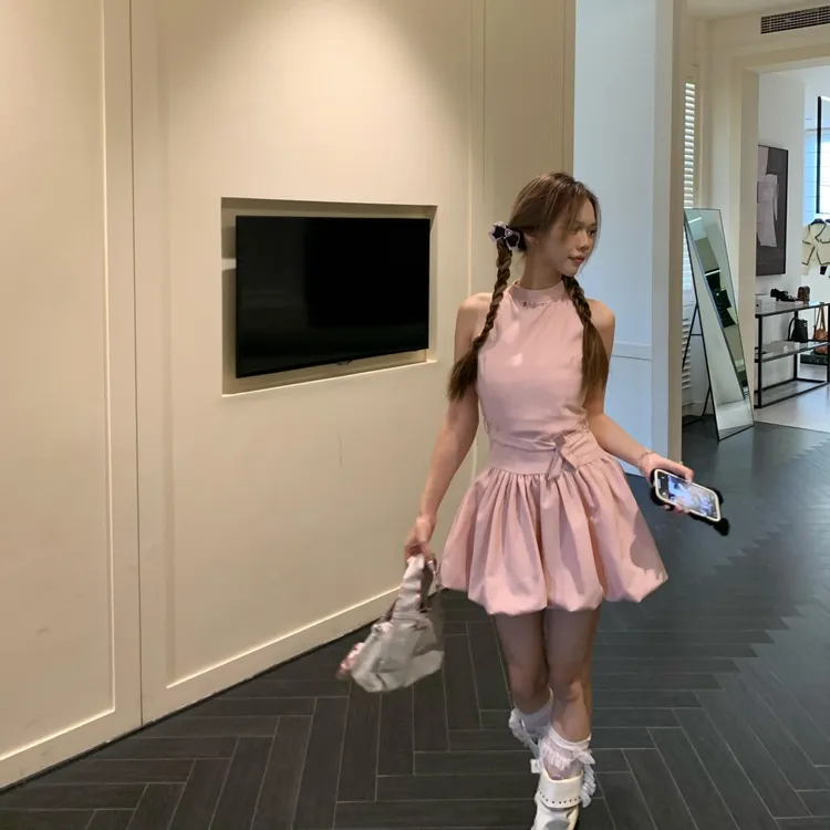 优品法式甜美粉色无袖挂脖连衣裙女夏季设计感收腰显瘦蓬蓬短裙小