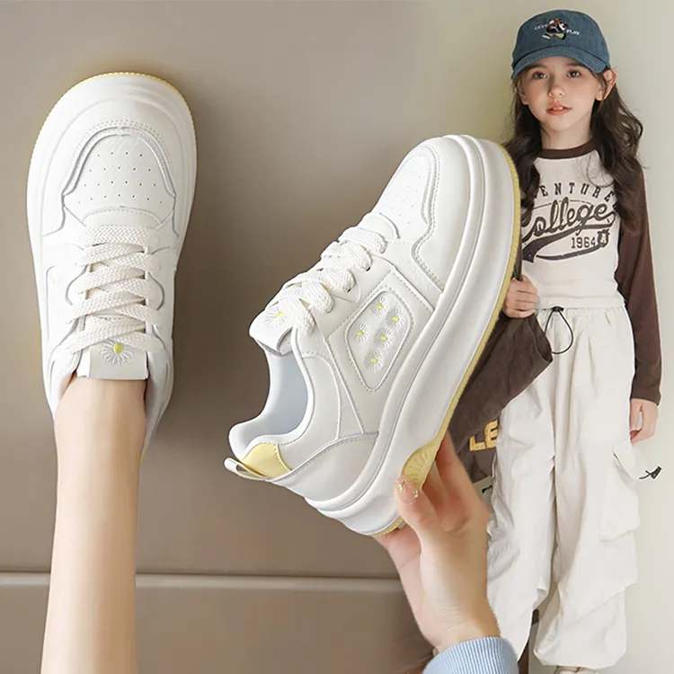 断码特步追云小白鞋女童2025春季新款儿童防滑软底低帮板鞋大童女