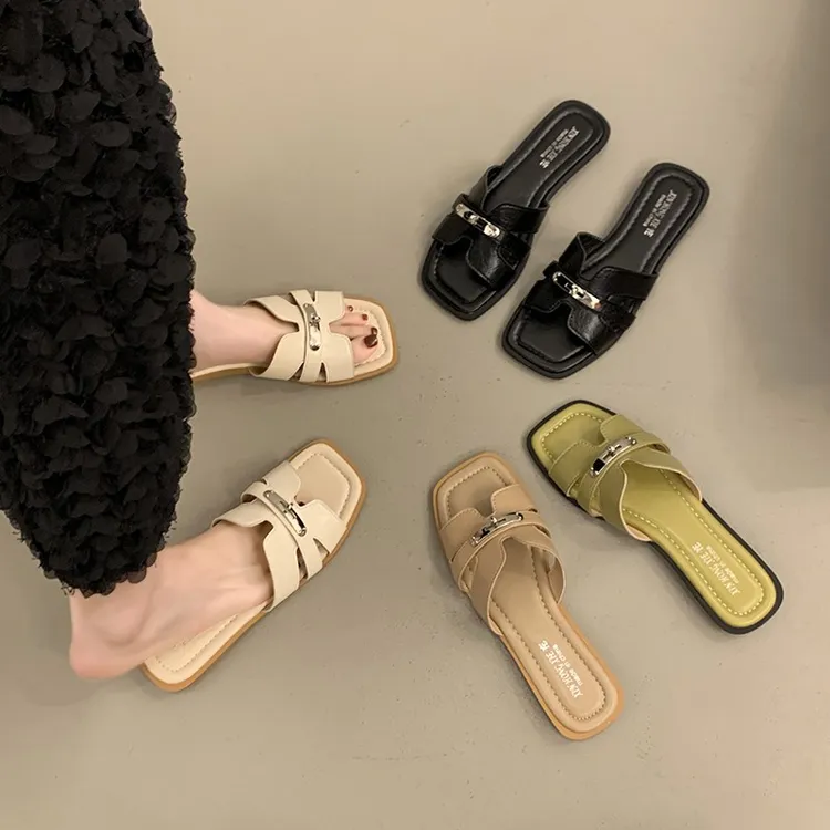 网红法式小香风锁扣拖鞋女夏2025新款高级感外穿平底一字凉拖爆款