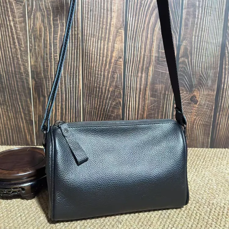 单肩优雅风韩版防刮枕头形斜挎包简约港风工装风轻奢时尚休闲百搭