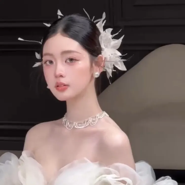 超仙羽毛娟纱头饰高级感气质新娘盘发头花森系晨袍造型拍照配饰品