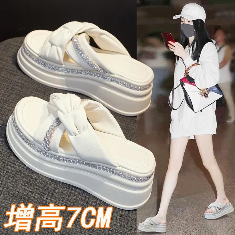 啄木鸟外穿拖鞋女增高7CM夏季百搭水钻厚底坡跟交叉沙滩凉拖鞋