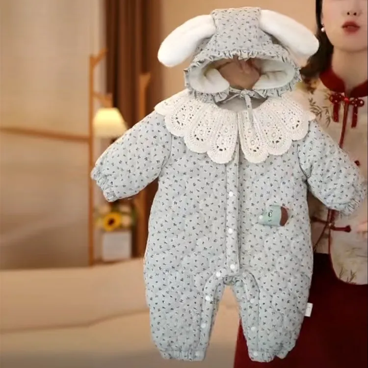 婴儿冬装加厚夹棉连体衣小月龄女宝宝公主保暖棉服外套外出服抱衣