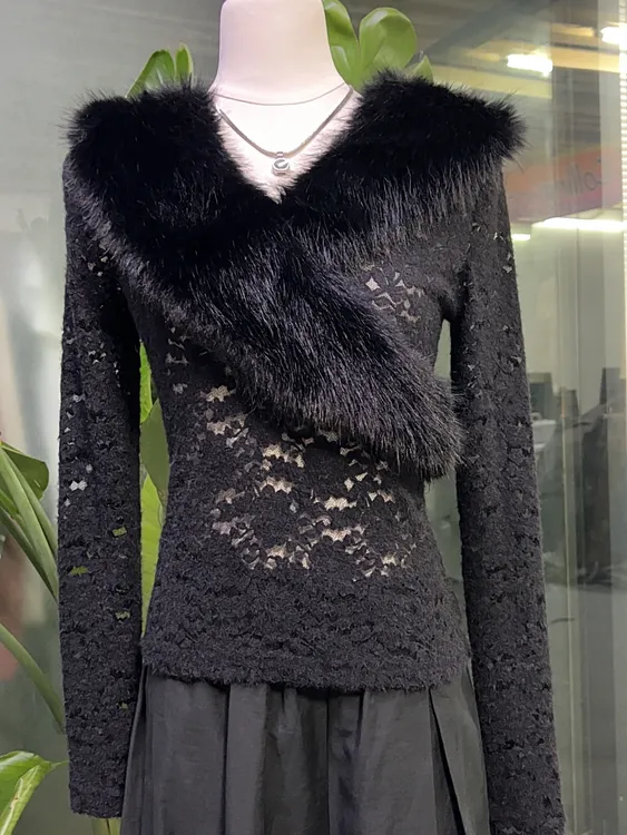 秋冬轻奢新款辣妹毛毛V领收腰显瘦蕾丝百搭修身上衣打底衫女T恤