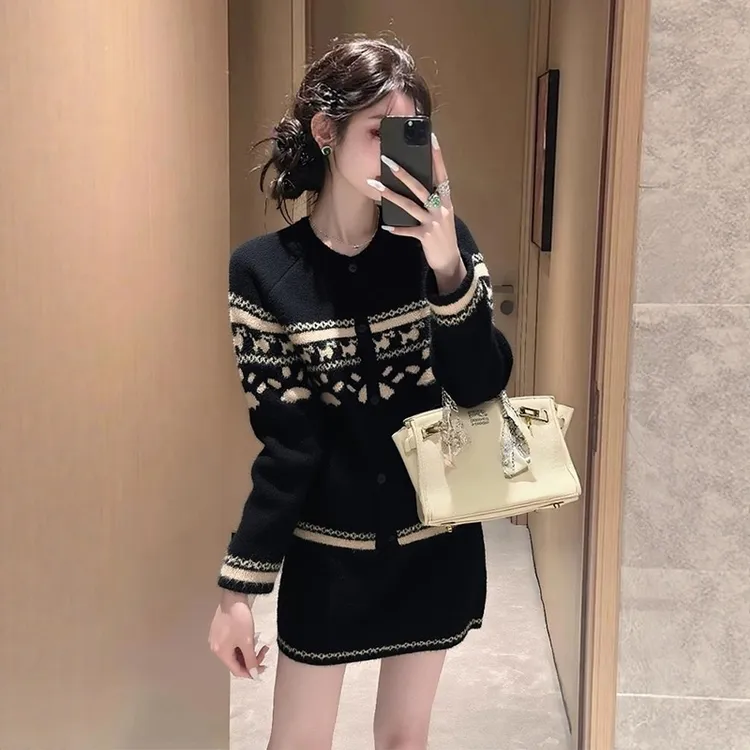 2025巨好看秋季一整套轻奢高级感女人味大方得体黑色针织衫套装裙