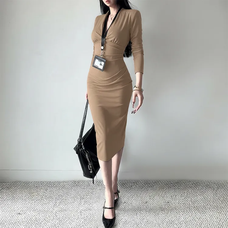 InstaHot/穿神么黑色御姐风v领长袖裙子秋冬内搭连衣裙气质包臀裙