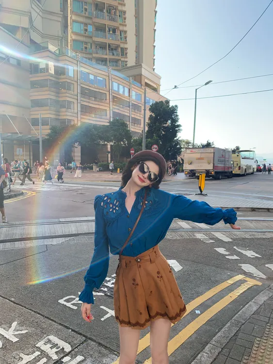 一生罗曼【蓝调时刻】法式复古设计刺绣镂空洋气女款长袖衬衫Y5447