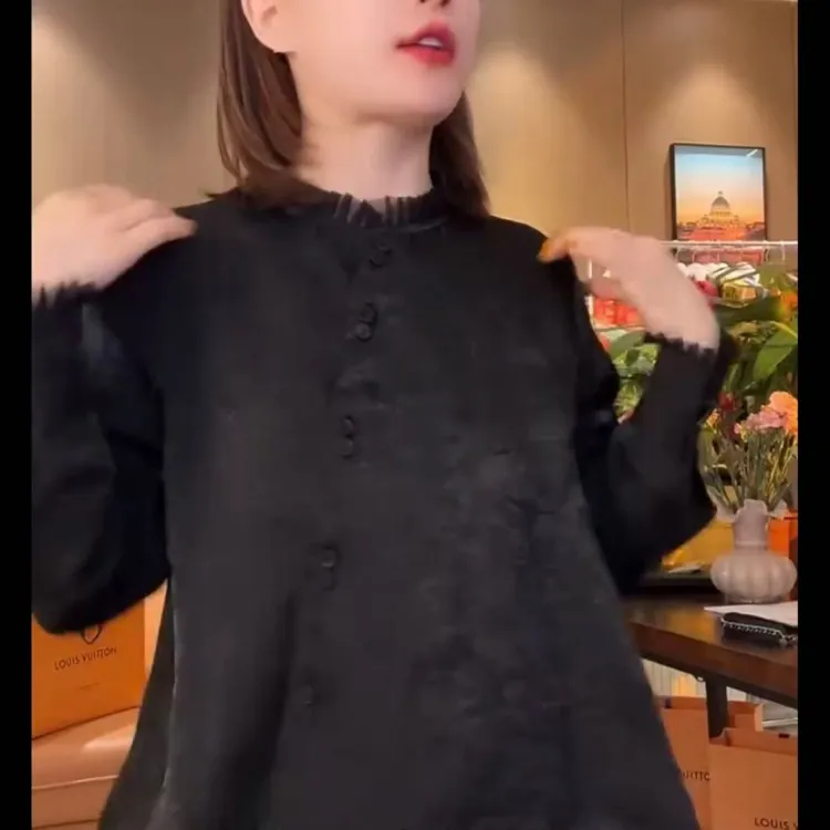 欧货新中式衬衫女2025秋冬洋气减龄显瘦盘扣国风设计感不规则衬衣