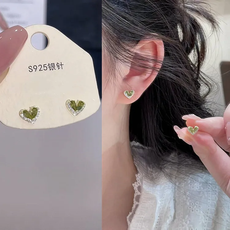 铜合金耳饰 绿色小爱心耳钉女质感时尚百搭耳环轻奢精致气质耳饰 