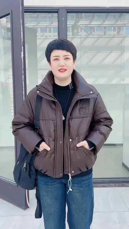冯小姐时尚大码女装（休闲百搭洋气减龄加厚保暖防寒鹅绒PU羽绒服）