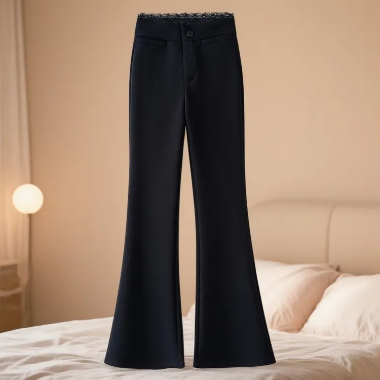 拉夏贝尔黑色蕾丝拼接微喇裤女秋冬2025新款高腰加绒休闲喇叭长裤