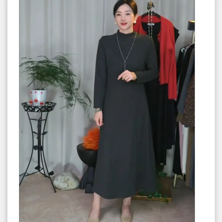 2025秋冬新款打底连衣裙时尚宽松气质长袖中长款连衣裙