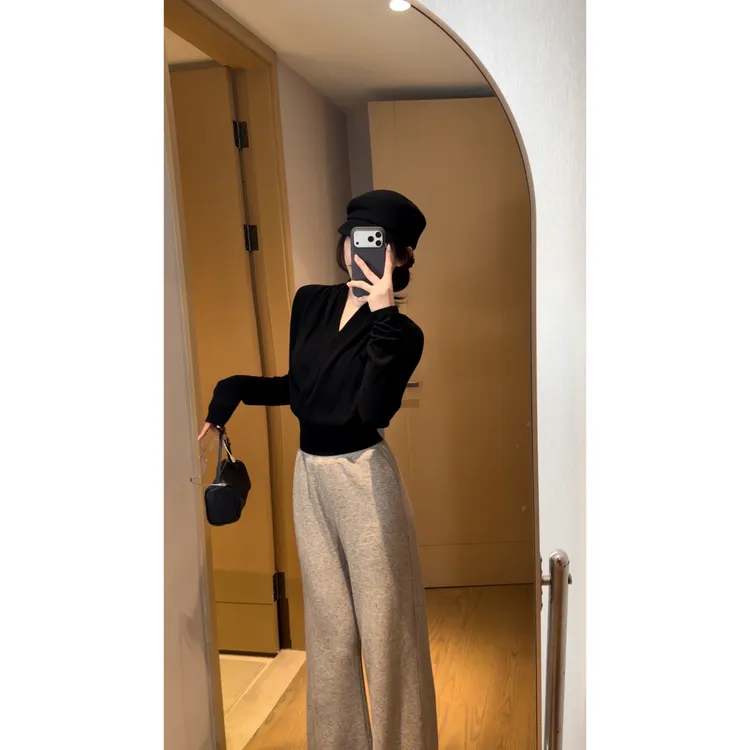 【张弛有度】极简交叉领堆褶长袖毛织上衣