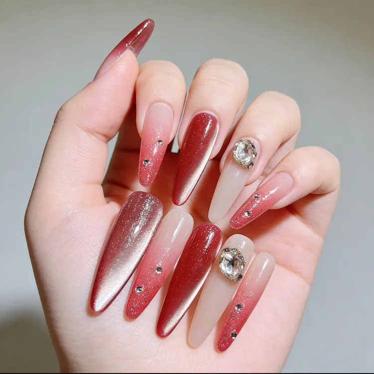 61<裳华>精致红色手工猫眼穿戴甲显白高级感新年新娘长款美甲片