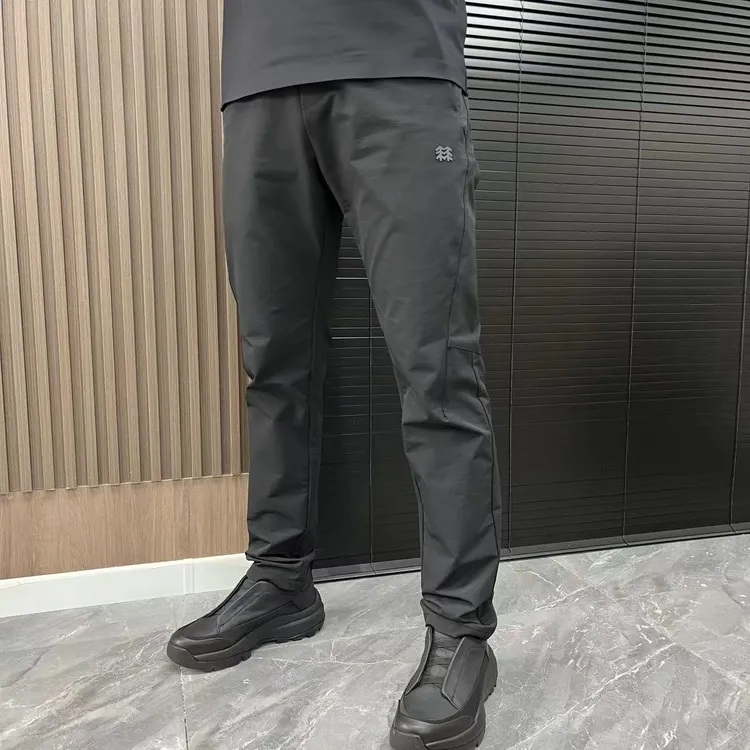 2025秋季新款黑色速干裤时尚爆款防风户外冲锋裤潮牌直筒修身长裤