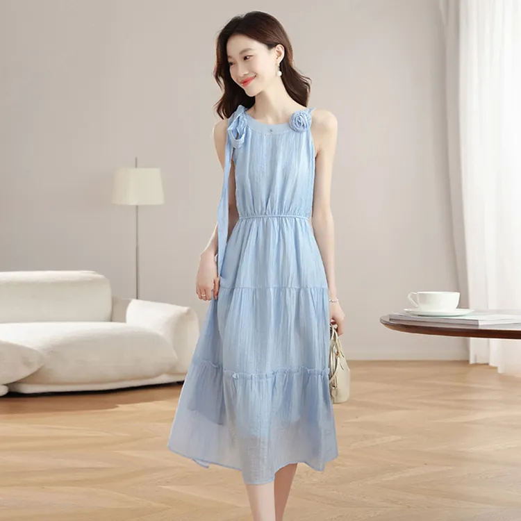 法式蓝色无袖挂脖连衣裙女士夏季2025新款绝美蛋糕裙海边沙滩裙子