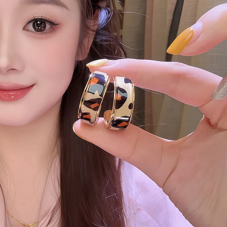铜合金树脂耳饰 秋冬豹纹C圈耳钉女气质百搭原创设计时尚耳环