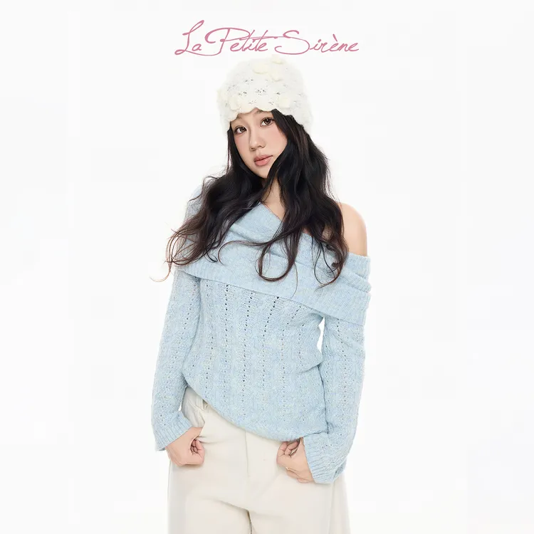 LPS郭卷毛同款奶蓝色镂空提花一字肩毛衣M39136JM54