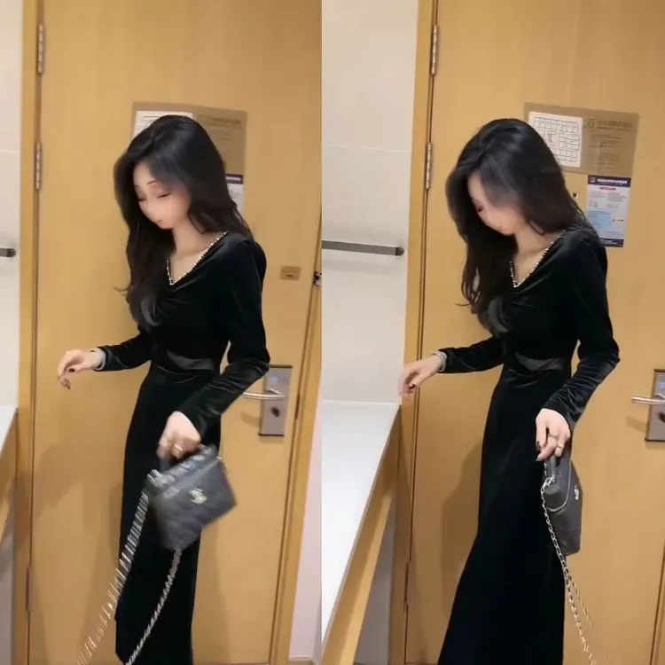 739网红爆款时尚丝绒连衣裙2025秋新款气质V领显瘦女神中长裙