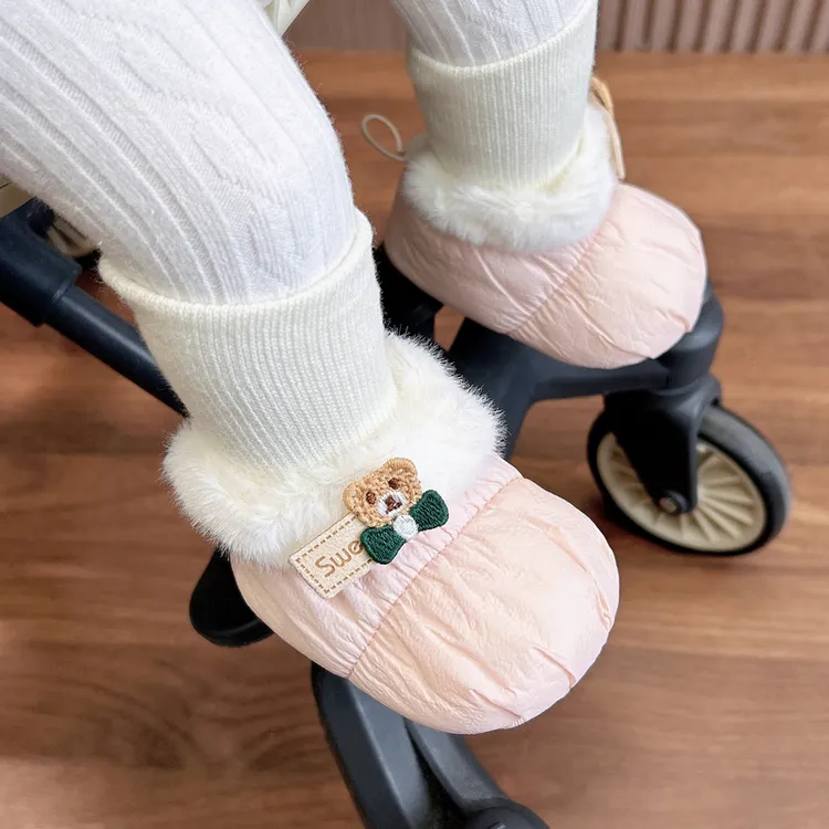 秋冬新生婴儿0-1岁男女宝宝软底加厚鞋袜棉布不掉跟加绒护脚棉鞋