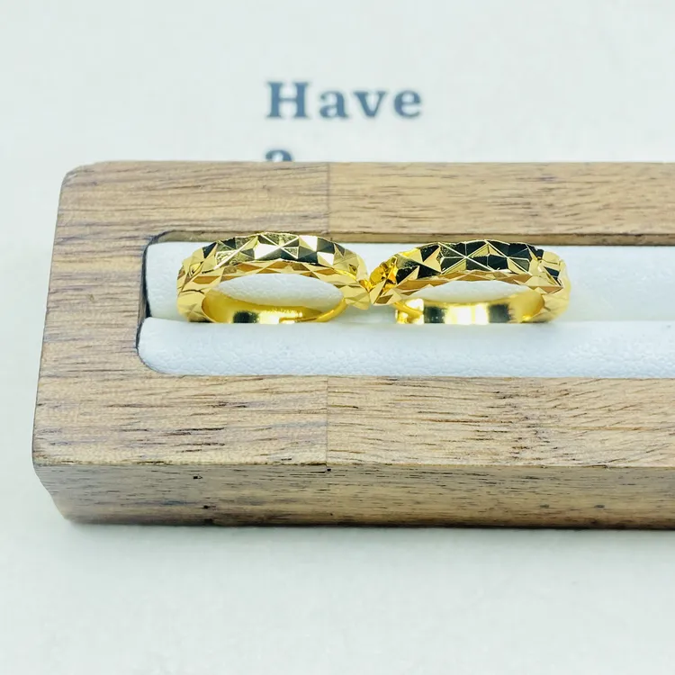 K0706黄色碎冰满天星耳圈多样性发货44566