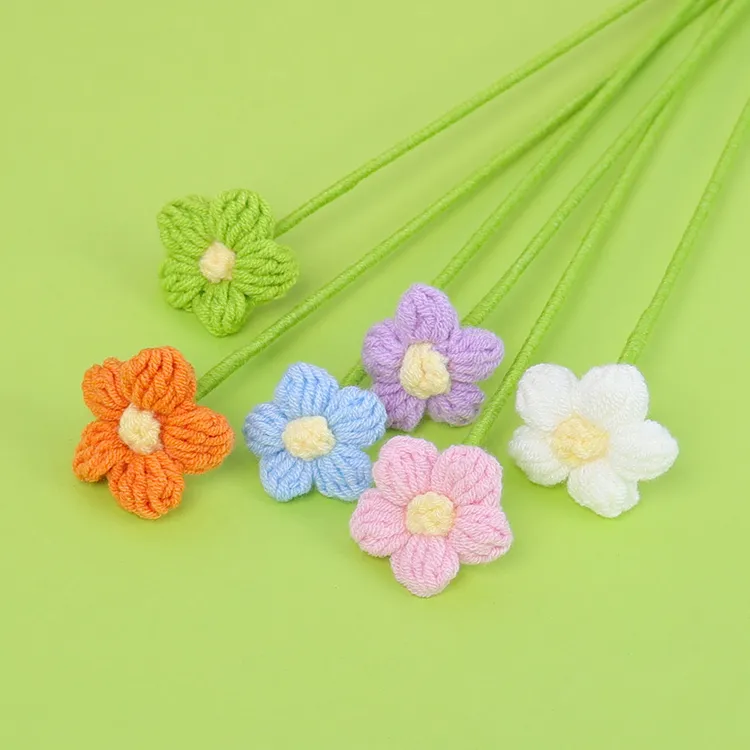 手工成品毛线钩织日系小花朵泡芙花仿花假花蓝色可爱花束装饰花
