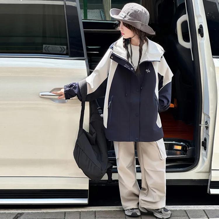 女童冲锋衣外套春秋韩版潮款中大童时尚连帽上衣宽松拼接儿童衣服