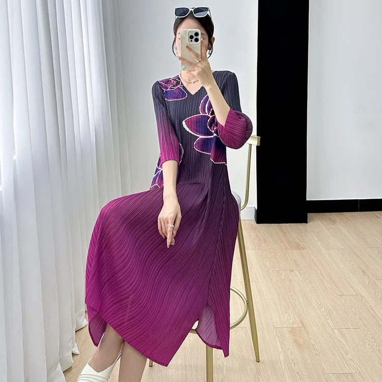 轻奢连衣裙女2025年秋季新款高端印花褶皱气质通勤时尚七分袖长裙