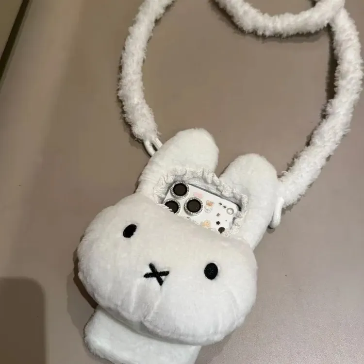 立体白色毛绒兔子适用于iPhone17promax手机壳16少女心15可爱斜挎