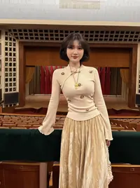 蕾英俊-富贵花-秋季中式镂空立体珠花针织上衣+千金气质丝绒半裙