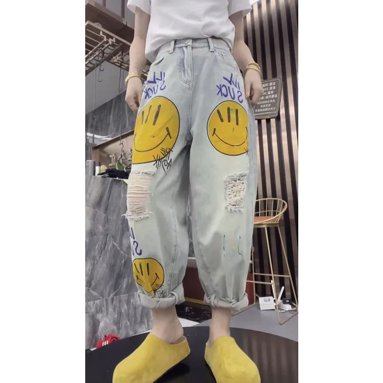 艾塔莉笑脸涂鸦松紧腰牛仔裤女夏季新款破洞裤大码宽松哈伦老爹裤