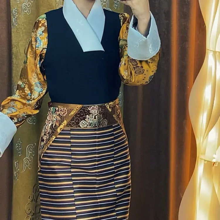 2025年新款时尚民族服四件套