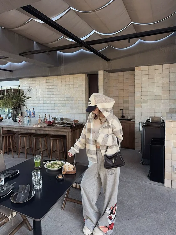 韩系复古条纹连帽针织开衫外套上衣女2025秋季新款宽松慵懒风裤子