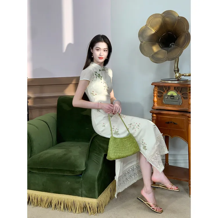 凌茜恣禾【云杏花吟】国风新中式气质显瘦改良杏色绣花套装旗袍裙子